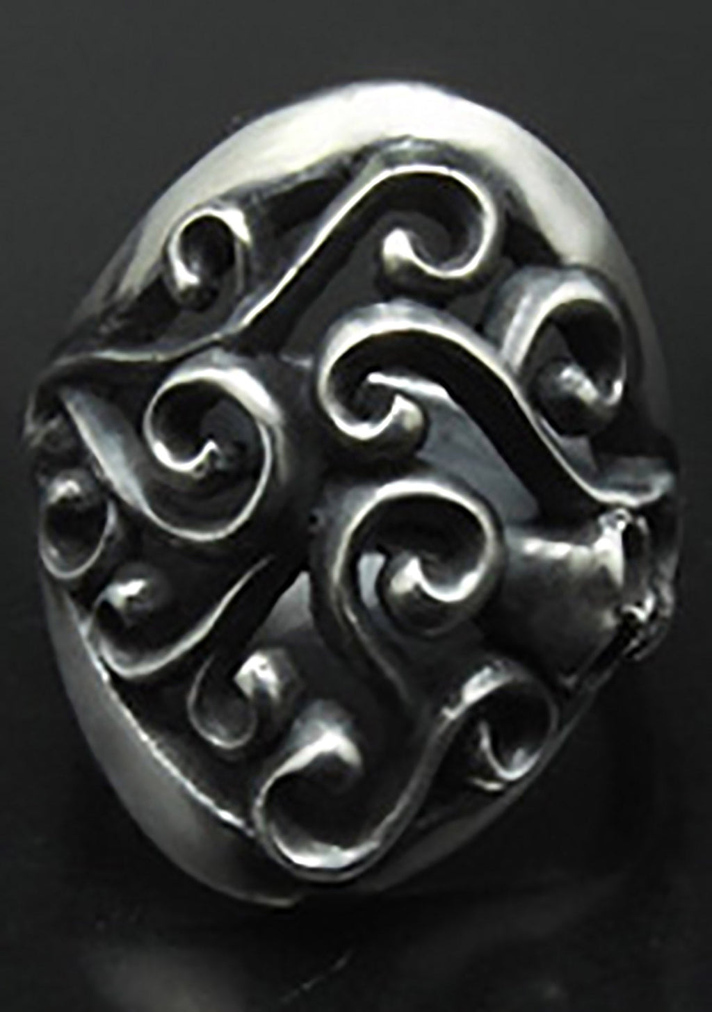  2 Abnormal Sides Vine Of Skull Ring