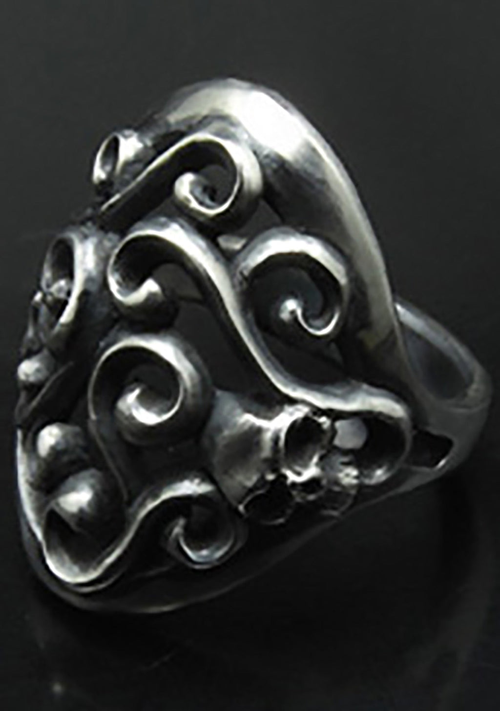  2 Abnormal Sides Vine Of Skull Ring