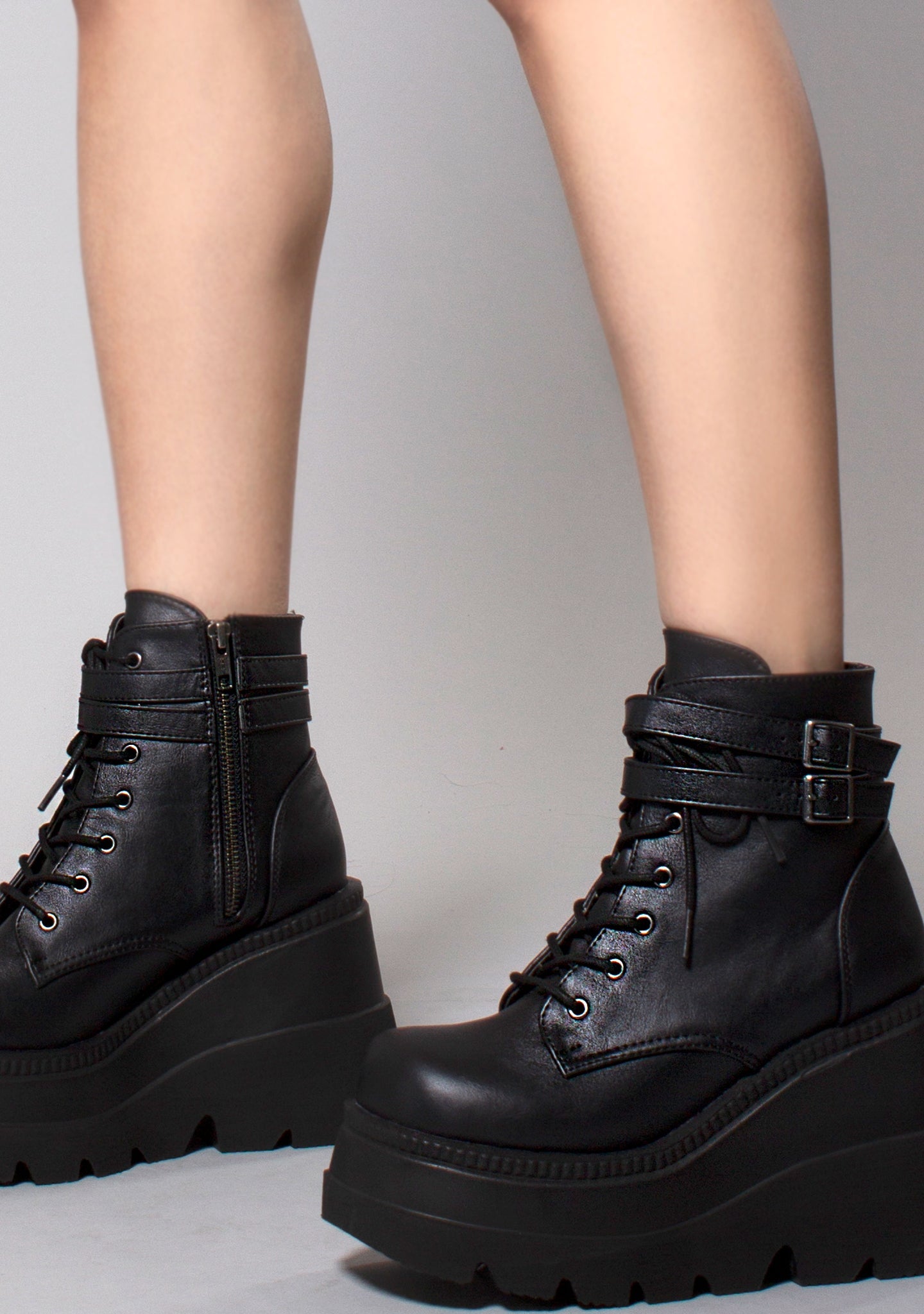  SHAKER 52 Damage Control Black Platform Boots