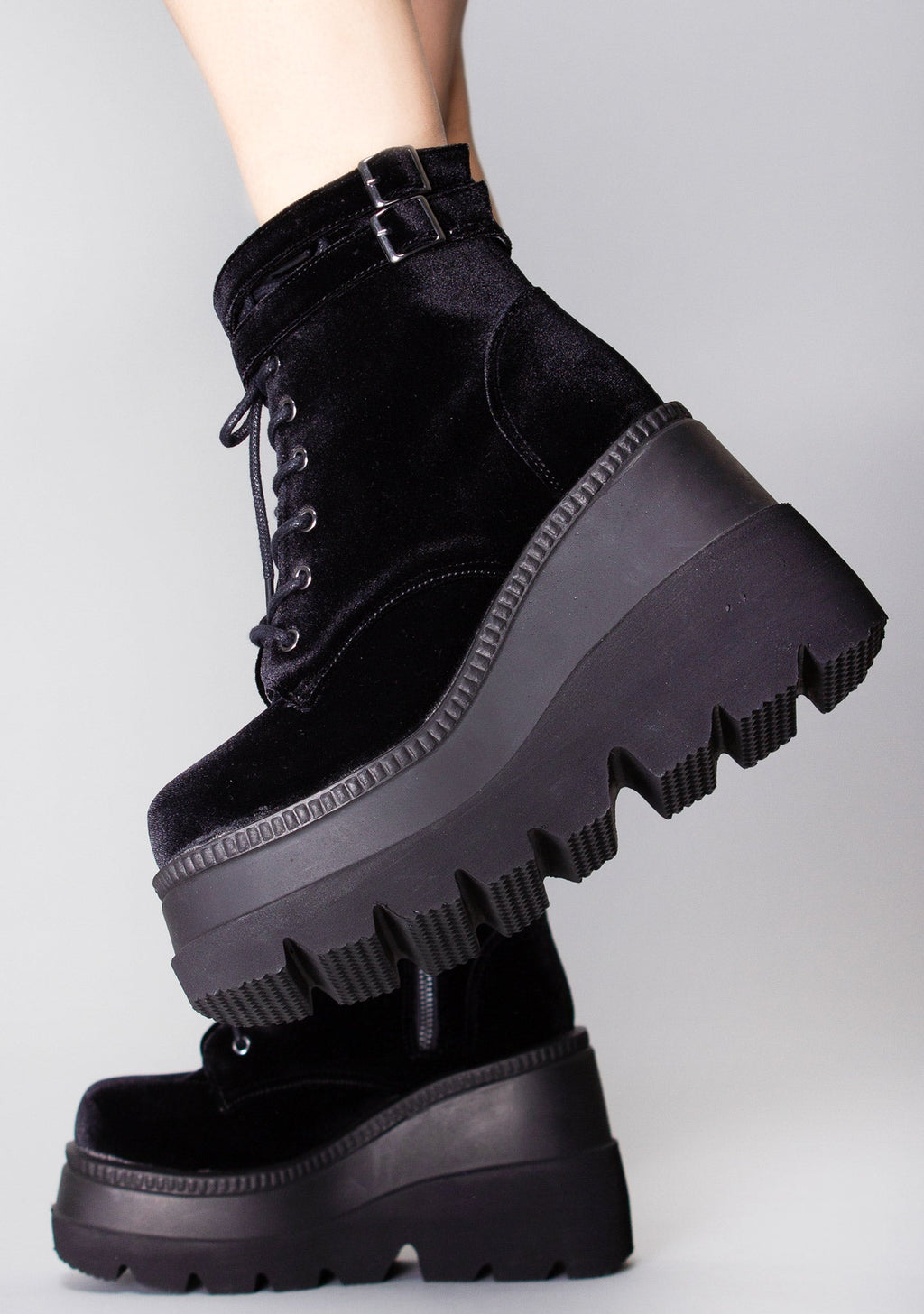  SHAKER 52 Midnight Seance Velvet Black Platform Boots
