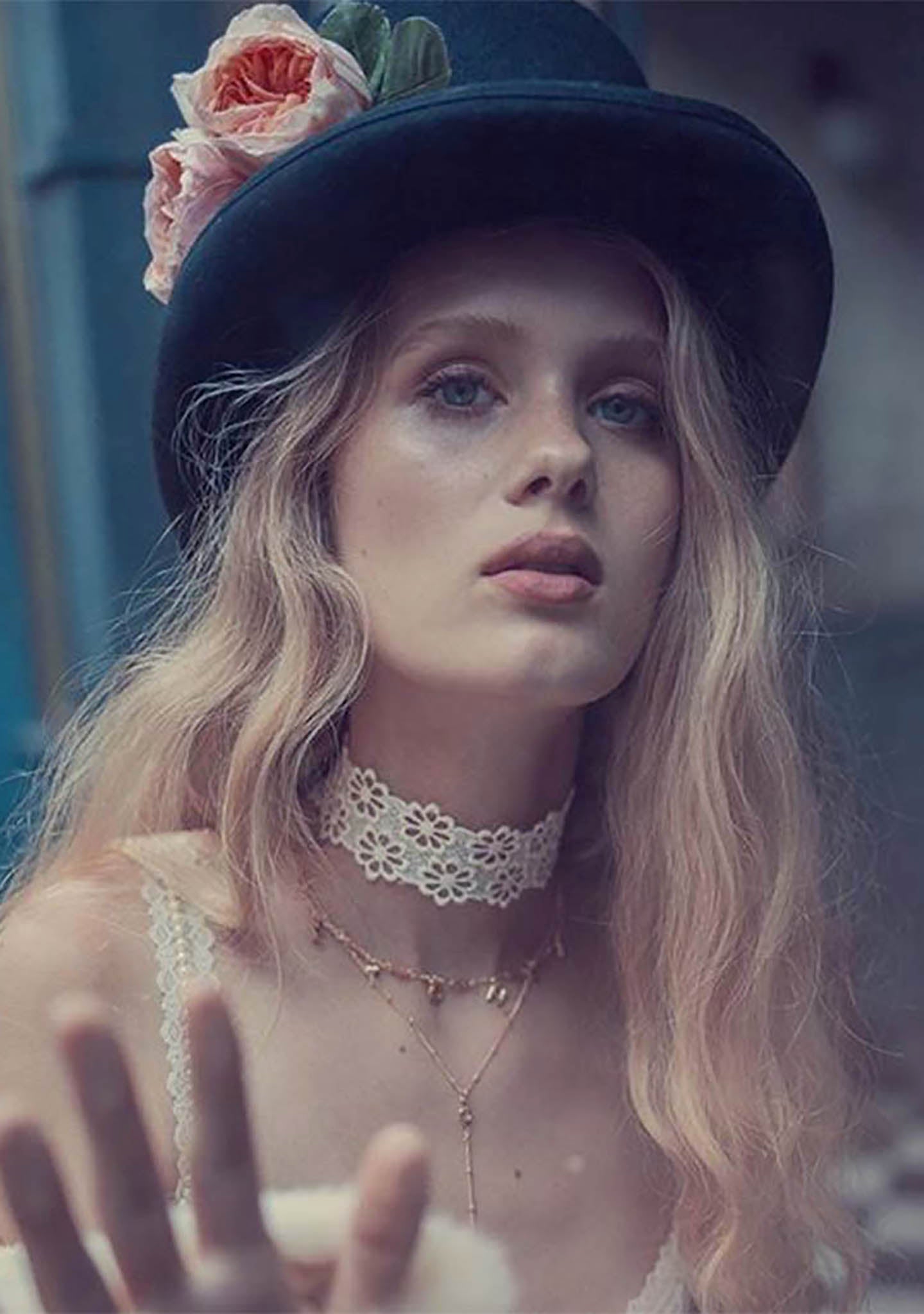  Lacey Daisy Choker In Tan